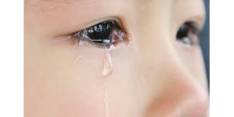 私が小学三年の時、テレビのチャンネルを無断で変えたら母親からはグーで殴られ、祖母には30cmの定規で叩かれた。その後無言で車に乗せられ山道で置き去りにされ…
