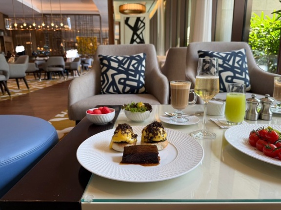 クラブラウンジでの朝食　アトランティス・ザ・ロイヤル　ドバイ