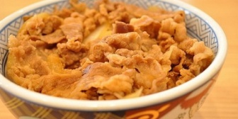 【育ての祖母がメシマズ】「牛丼は甘いもの」「ラーメンはうどん」と思ってたので吉野家や学食で食った時はビビった…