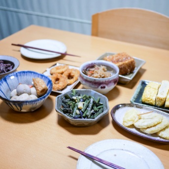 こんな食卓でええねんって感じの食卓風景です