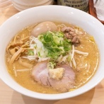 客「なんかこの”にんにく”青いんだけど！」→客の無知のせいで有名ラーメン店が謝罪……
