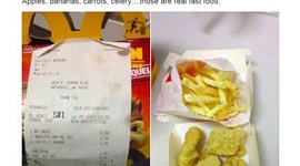 【画像】マクドナルドのハッピーセットを６年放置した結果