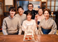 広瀬すず、ぱるるの誕生日を祝う