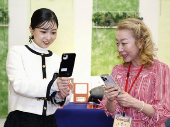 佳子さま「第57回なるほど展」をご視察