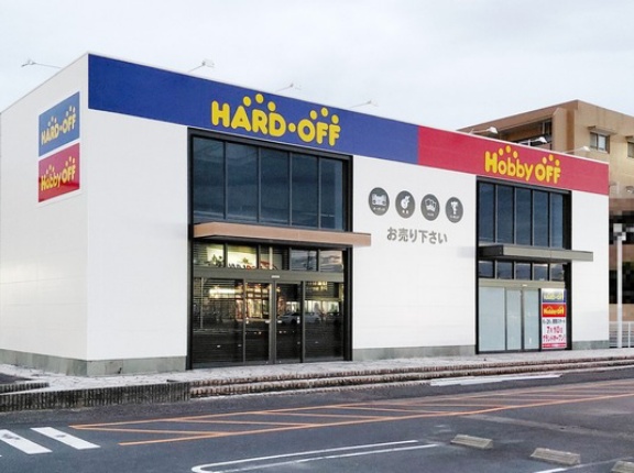 「ハードオフ/ホビーオフ 小牧パワーズ店」の外観が完成。7月10日グランドオープン予定（小牧市間々原新田）