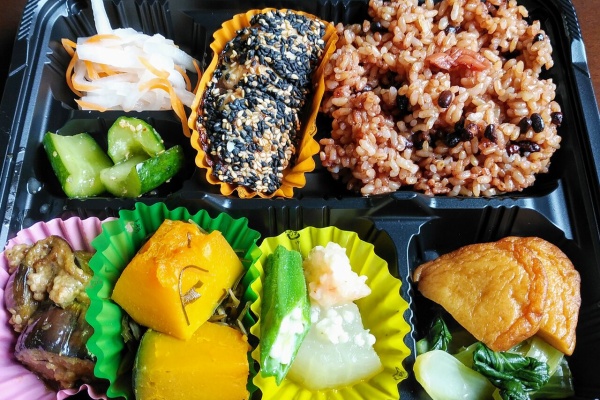 岡山市の懐かしい自然食ランチの食堂 ふれんどはうす 長岡式酵素玄米ご飯のお弁当