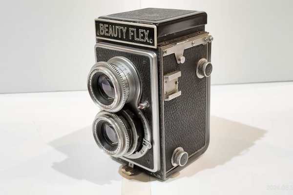 Extinct Media Museum | 絶滅メディア博物館 - 120 Film Camera