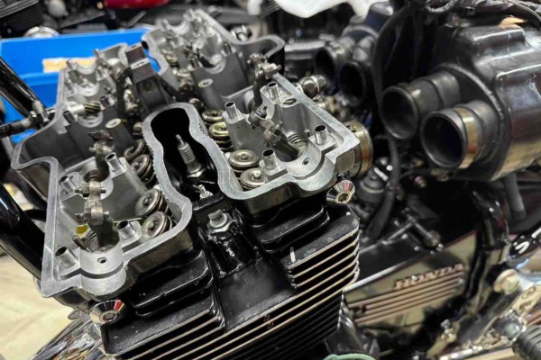 HONDA CBX400F エンジンヘッド カムホルダー オイルパイプ
