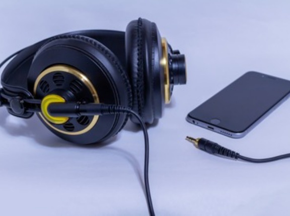 『開放型ヘッドホン』持ってない奴、人生ガチで損してる