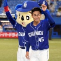 【中日】土田龍空が“オシャレな”グラブトス＆村松開人がくるりと1回転からの送球でゲッツー完成
