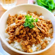♡包丁いらず！豆腐鶏そぼろ丼♡【#簡単レシピ #時短 #節約 #水切りなし #ヘルシー #ノンオイル 】