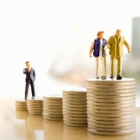 『【やばい】トップ層の年収が爆発的に増加していた！下位・中位クラスとは比較にならない勢いでwww』の画像