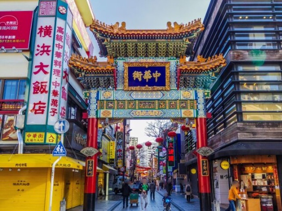 【悲報】横浜、「中華街」「謎の船」「ケーブルカー（激混み）」くらいしかない