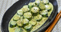 漬物感覚で「きゅうりのマヨマスタードソース和え」&「久しぶりなカツカレー」