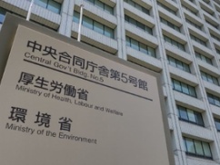 【速報】厚労省、厚生年金保険料を月9000円増額へ！！！
