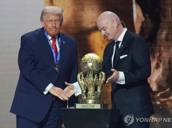 ノーベル賞を逃したトランプ氏、新設されたFIFA平和賞受賞…「私の人生において大きな栄誉」＝韓国の反応