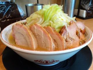 ■恵比寿の「ラーメン豚山」で、デカ盛り豚つけ麺！
