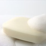 【画像】最高にシンプルで衛生的な固形石鹸の保管方法が発見されるｗｗｗ