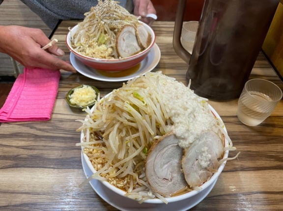 「二郎系ラーメンを全マシで頼んでみた」日本食が大好きな外国人まとめ