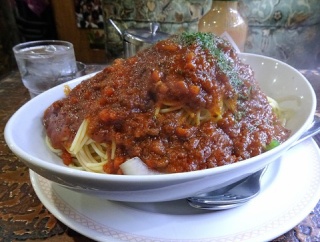 ■小伝馬町の「アーモンド」で、デカ盛りミートソース！