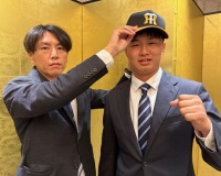 ドラフト6位の津田淳哉の仮契約が完了する！