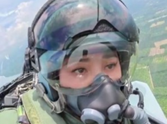 タイ・スティダー王妃が戦闘機を操縦できるのはなぜ？来日理由と政治的戦略、誰で何者か元日本航空CAの経歴学歴・結婚夫子供・インスタを調査