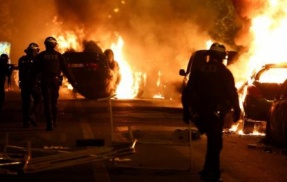 フランス、ちょっとマズいかも・・・「○○のデモは禁止する！夜間外出禁止も延長だ！」