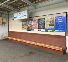 懐かしくさえなった小田急の長いベンチは今も残っているのか