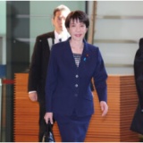 （朝日新聞社説）冒頭解散検討　国民生活より党利党略