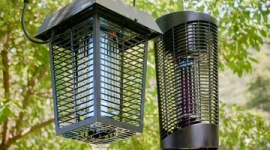 【話題】光で虫を誘引し電撃で倒す殺虫灯、蚊の占めていた割合は僅か0.22%…長い目では逆効果と判明