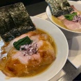 東区物見山にオープンしたラーメン店『らぁめん鳥紬麦』で『まる鶏醤油らぁめん』『まる鶏塩らぁめん』食べてみた。
