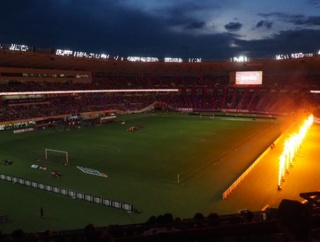 Jリーグ新開幕！FC東京VS FC町田ゼルビアの開幕戦を訪れたところ、長友佑都さん現役続行祝いでFC東京が「5」失点大爆発の巻。