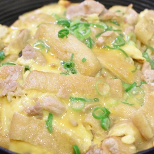 あっさり味♪豚肉と油揚げの玉子丼
