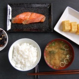 『【朗報】アメリカで空前の“日本食ブーム”が到来中、おにぎり・ラーメン・とんかつが驚愕値段でwwwwww』の画像