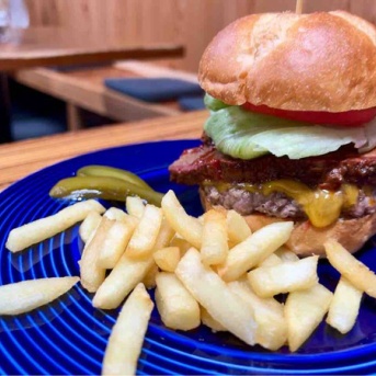 肉感たっぷり！牛肉100%パティ使用！北区太夫浜にハンバーガー&タコライスのお店『TRAP BURGER（トラップバーガー）』がオープン！【PR】