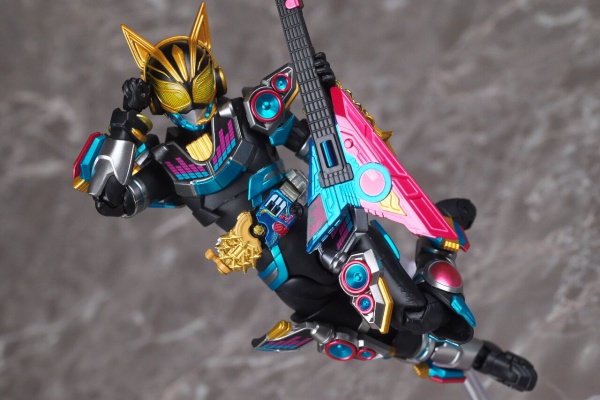 S.H.Figuarts 仮面ライダーナーゴ フィーバービートフォーム 【公式通販】