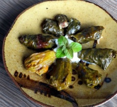 季節はずれの摘み草ドルマダキァ