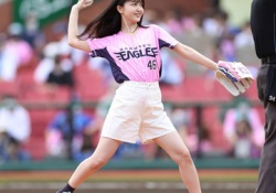 【画像】久保史緒里さん、ガチでフォームが綺麗