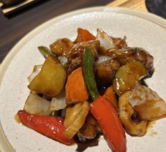 山の猿でメニューいっぱいリーズナブルなランチ