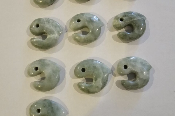 糸魚川翡翠飛龍勾玉40mm伝統工芸士作品