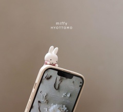 即完売する【ミッフィー新商品】ひょっとも！可愛すぎる小さなスマホマスコット！