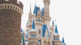 ディズニーランド、「夢から醒める」客続出…世界観ぶち壊す広告看板だらけ、ピントずれた施設