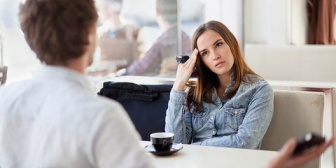 義姉3姉妹が距離無しで辛い。旦那に言っても姉たちの言いなりだからどうにもならない…