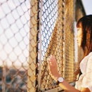 お金がなければ恋愛さえもできない…日本の少子化が止まらない