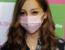 ざわちん、“職業病”の肌荒れで皮膚科通い