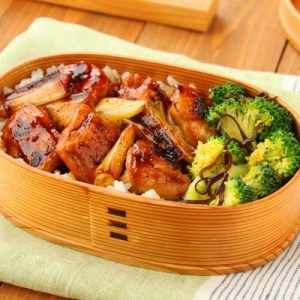 ピリ辛焼き鶏丼 レンジブロッコリー 2品弁当 かめ代のおうちでごはん Powered By ライブドアブログ