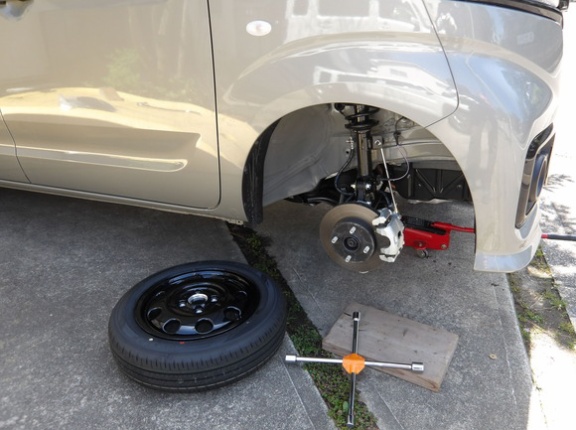 車を冬タイヤから夏タイヤに交換