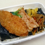 上司「のり弁を。お前らも好きなの頼め」ワイ「私ものり弁を」後輩「DXミックスフライ弁当に唐揚げ！」