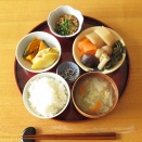 煮物、南瓜のたいたん、薩摩芋のたいたん、納豆、塩昆布