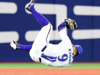 【神】京田、絶体絶命のピンチを救う超絶ダイビングキャッチｗｗｗｗｗ